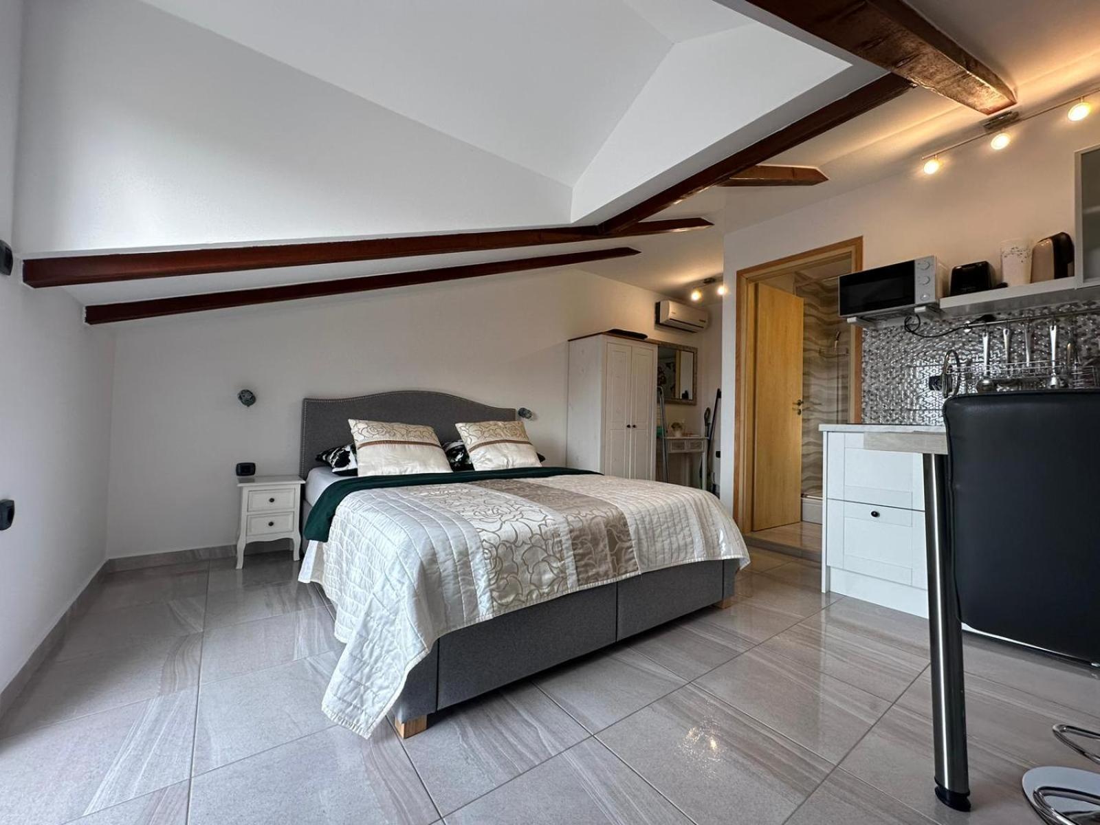 Apartments Prpic 1,Senj セニ エクステリア 写真