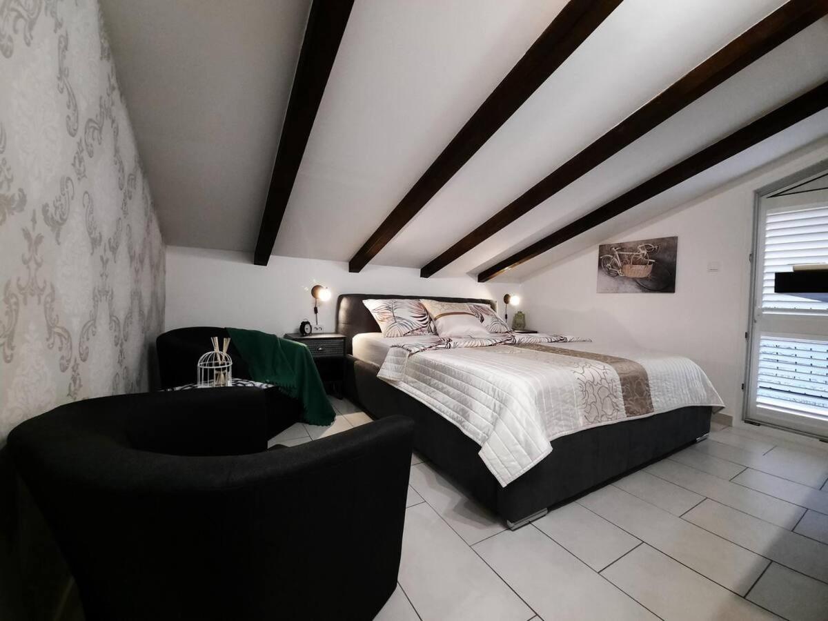 Apartments Prpic 1,Senj セニ エクステリア 写真