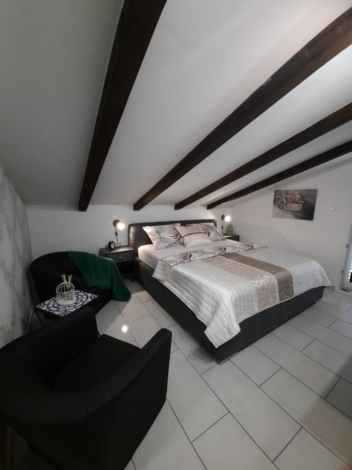 Apartments Prpic 1,Senj セニ エクステリア 写真