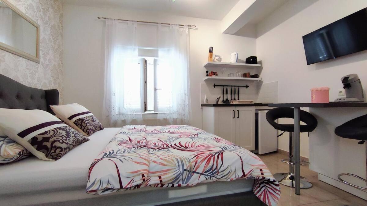 Apartments Prpic 1,Senj セニ エクステリア 写真